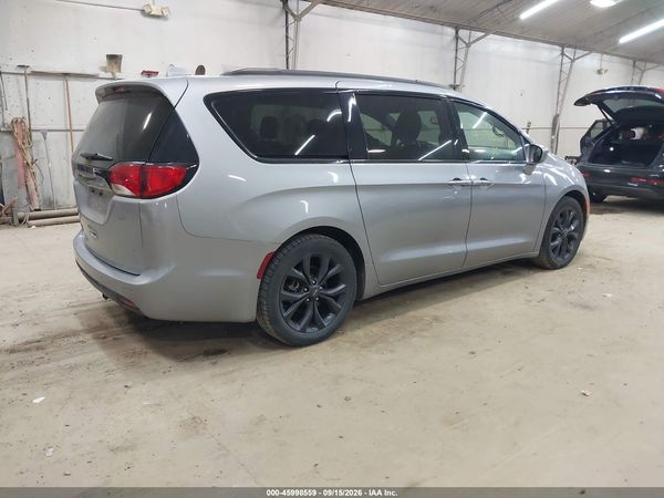 2020 CHRYSLER PACIFICA TOURING L — I4