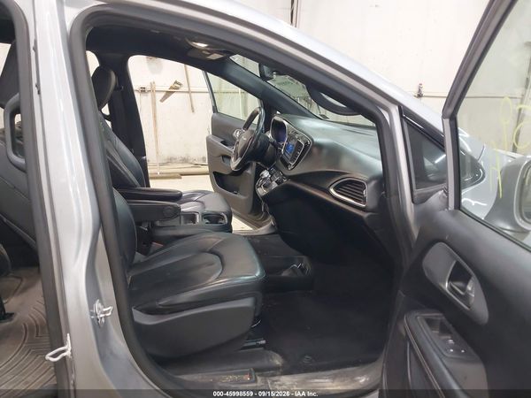 2020 CHRYSLER PACIFICA TOURING L — I5