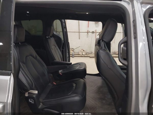 2020 CHRYSLER PACIFICA TOURING L — I8