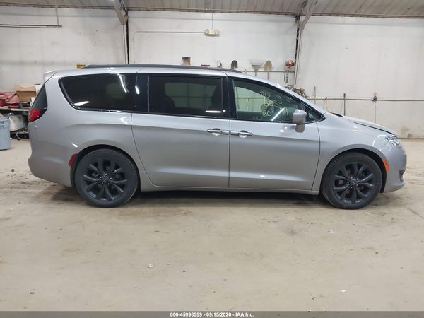 2020 CHRYSLER PACIFICA TOURING L — I116