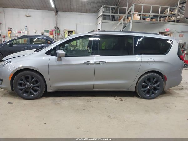 2020 CHRYSLER PACIFICA TOURING L — I117