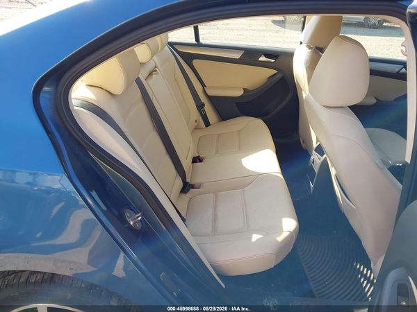 2017 VOLKSWAGEN JETTA 1.4T SE — I8