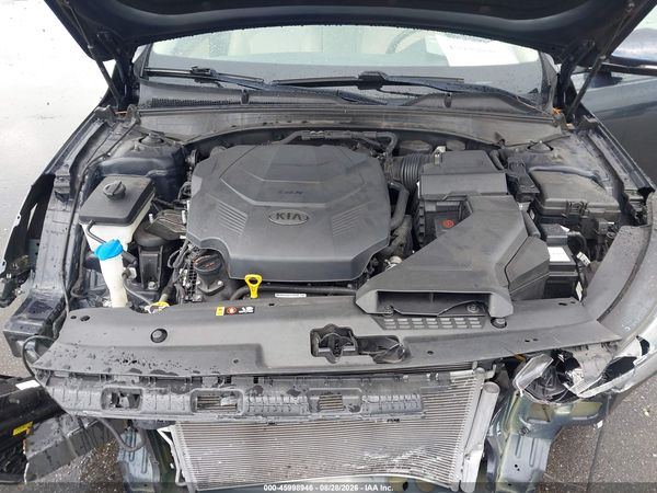 2017 KIA CADENZA PREMIUM — I10