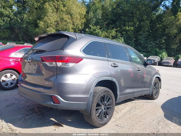 2019 TOYOTA HIGHLANDER SE