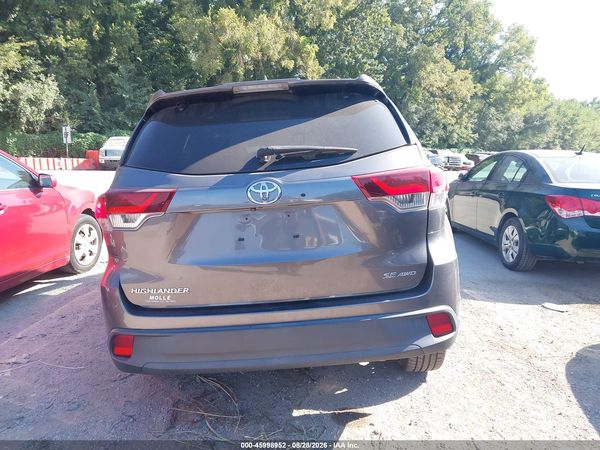 2019 TOYOTA HIGHLANDER SE
