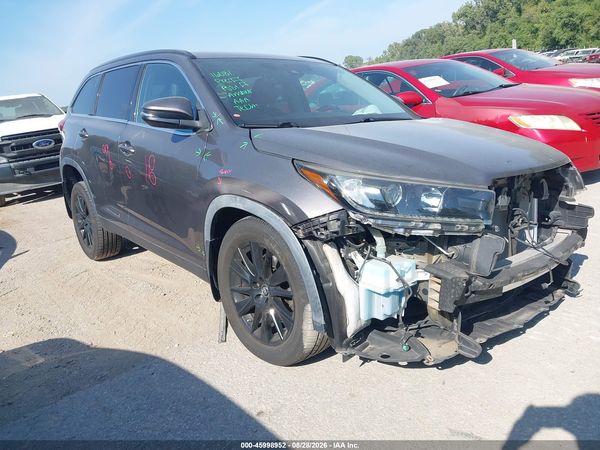 2019 TOYOTA HIGHLANDER SE