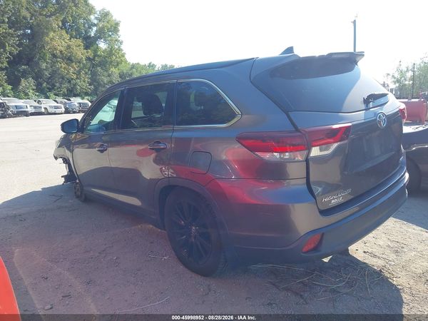 2019 TOYOTA HIGHLANDER SE
