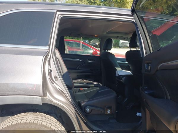 2019 TOYOTA HIGHLANDER SE