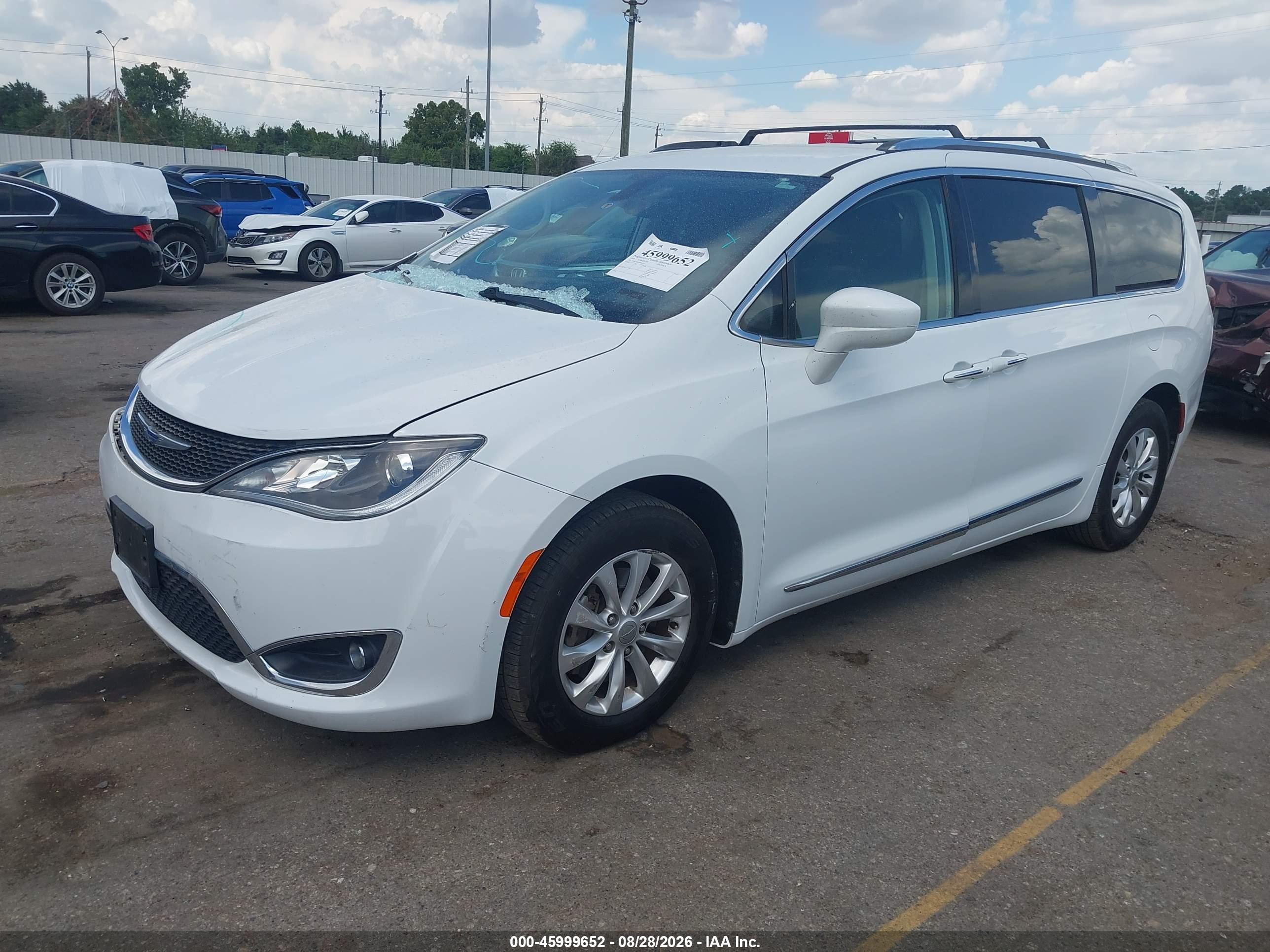 2019 CHRYSLER PACIFICA TOURING L — I2