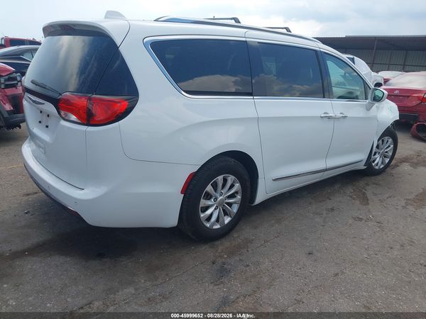 2019 CHRYSLER PACIFICA TOURING L — I4