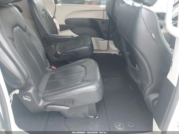 2019 CHRYSLER PACIFICA TOURING L — I8