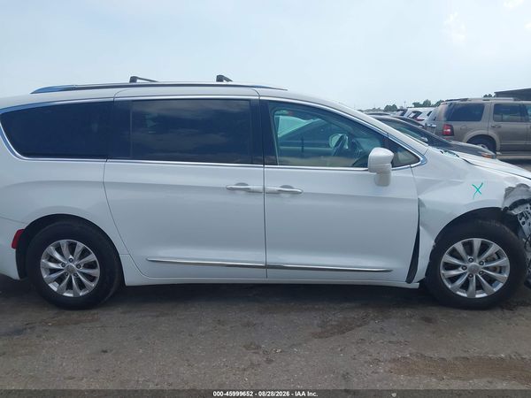 2019 CHRYSLER PACIFICA TOURING L — I116