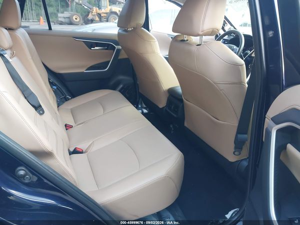 2020 TOYOTA RAV4 LIMITED — I8