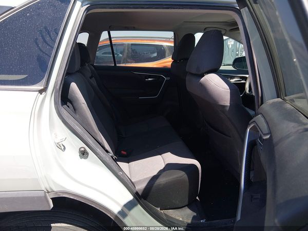 2019 TOYOTA RAV4 XLE — I8