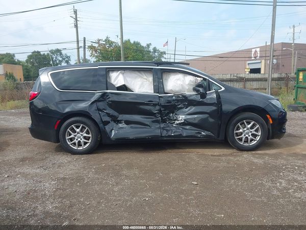 2019 CHRYSLER PACIFICA LX — I116