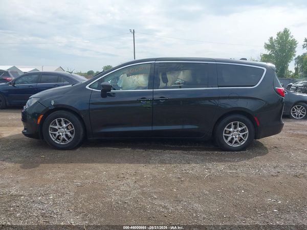 2019 CHRYSLER PACIFICA LX — I117