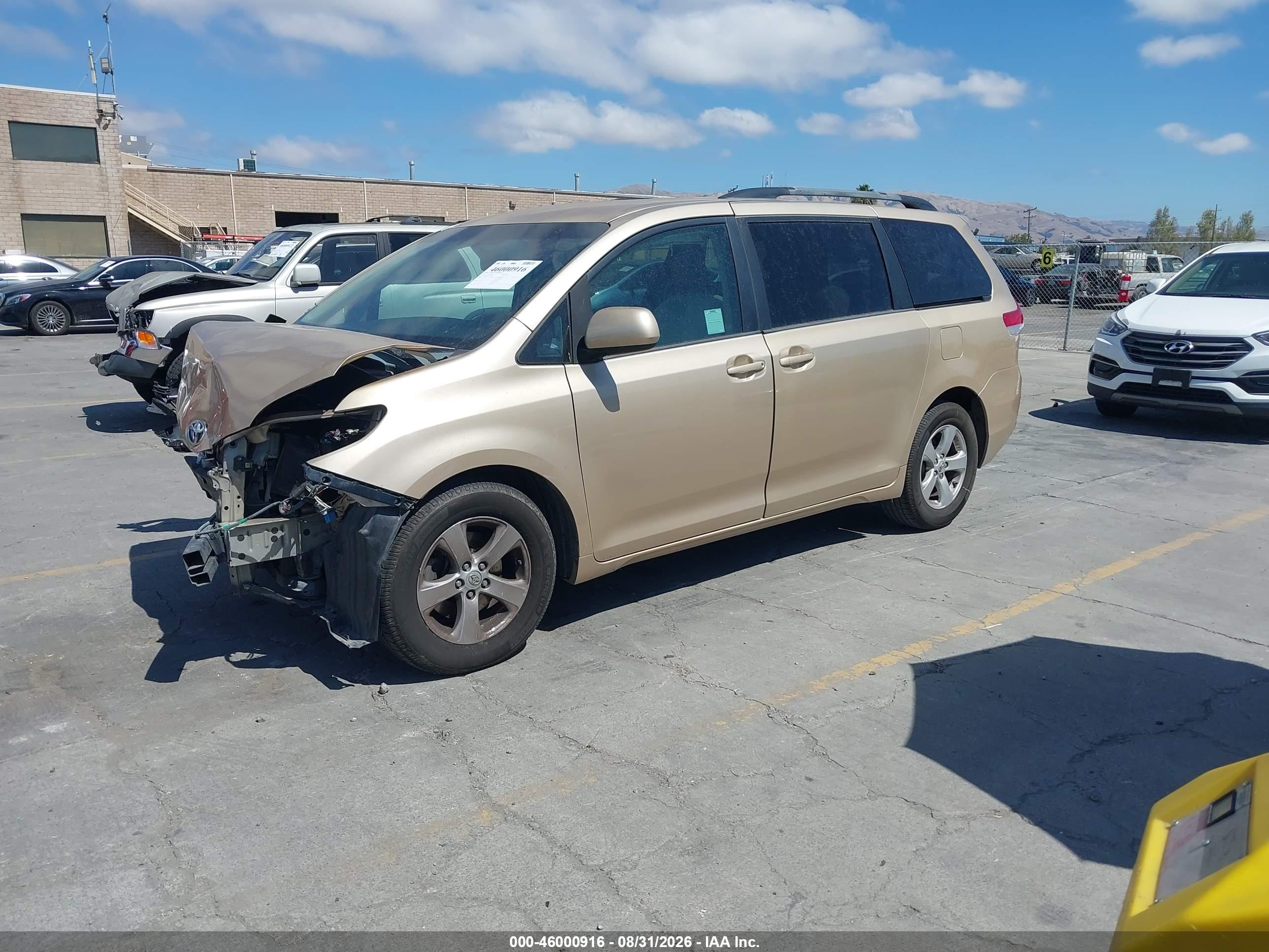 2013 TOYOTA SIENNA LE V6 8 PASSENGER — I2