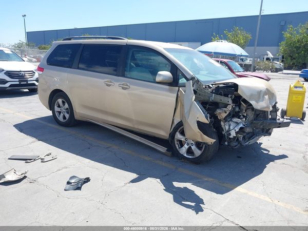 2013 TOYOTA SIENNA LE V6 8 PASSENGER — I1