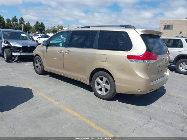 2013 TOYOTA SIENNA LE V6 8 PASSENGER — I3