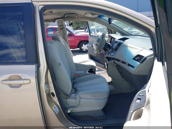 2013 TOYOTA SIENNA LE V6 8 PASSENGER — I5