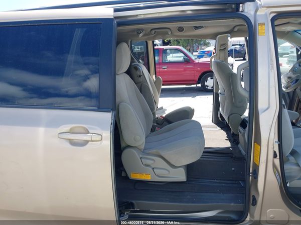 2013 TOYOTA SIENNA LE V6 8 PASSENGER — I8