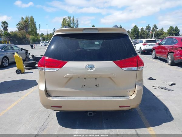 2013 TOYOTA SIENNA LE V6 8 PASSENGER — I119