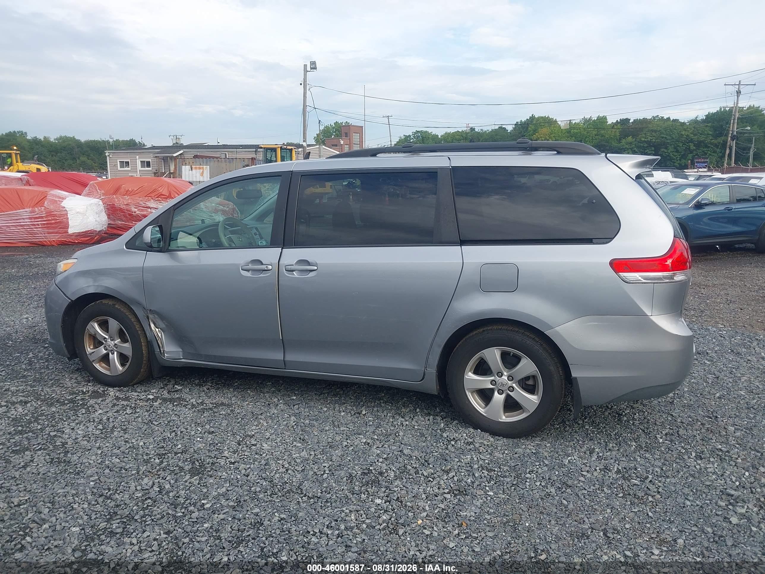 2012 TOYOTA SIENNA LE V6 8 PASSENGER