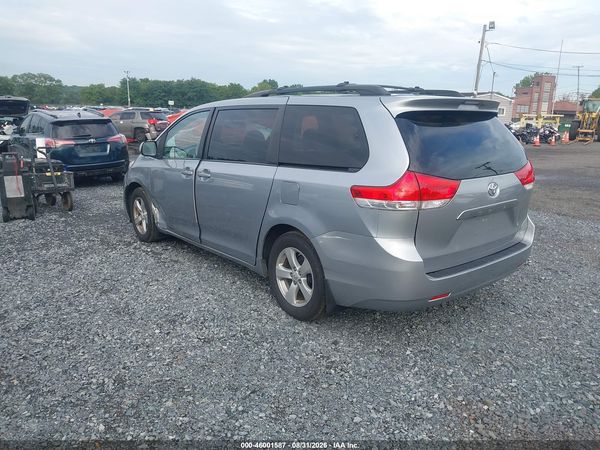 2012 TOYOTA SIENNA LE V6 8 PASSENGER
