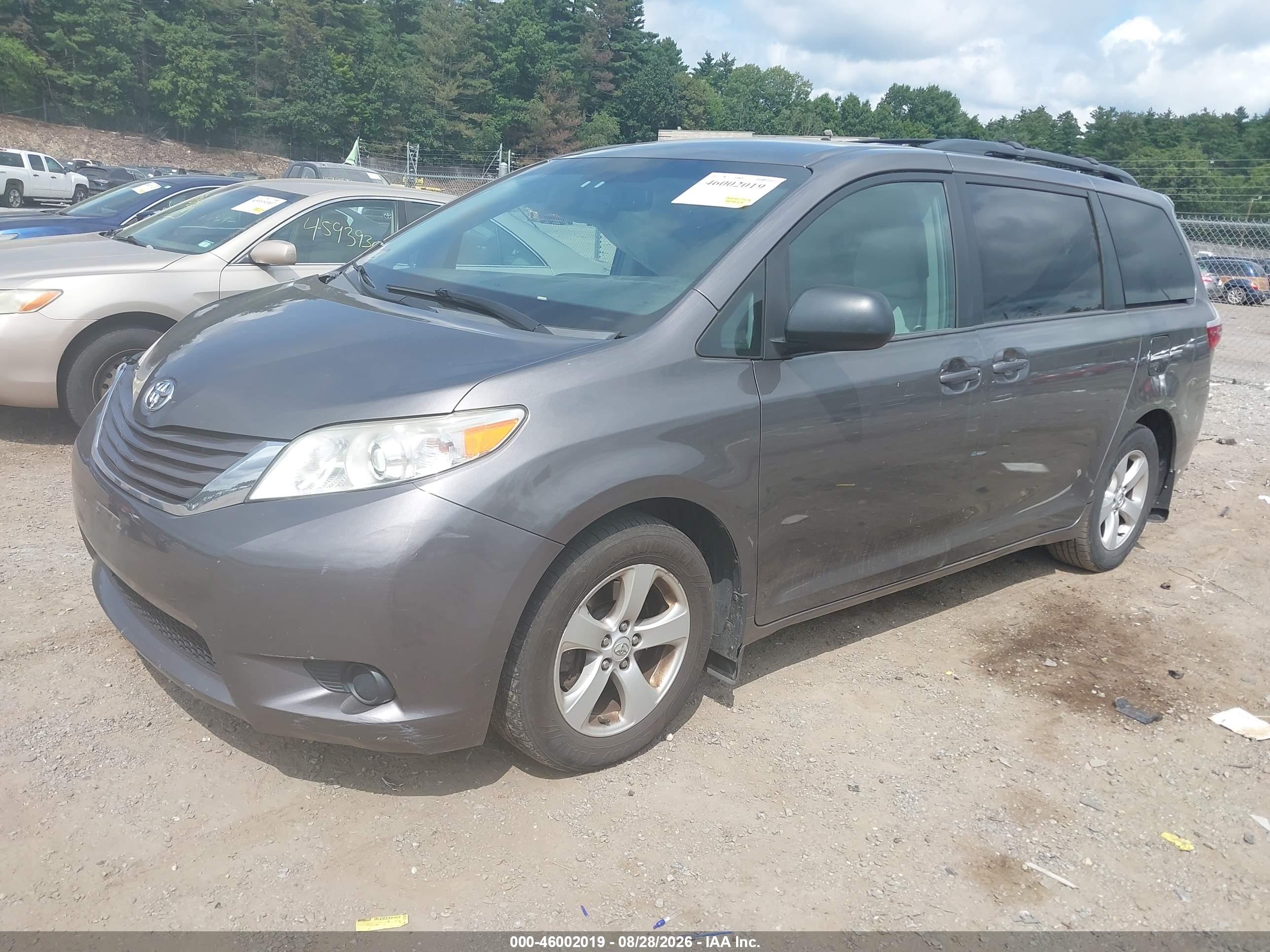 2017 TOYOTA SIENNA LE 8 PASSENGER — I2