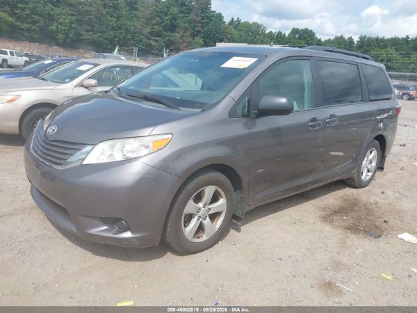 2017 TOYOTA SIENNA — I2