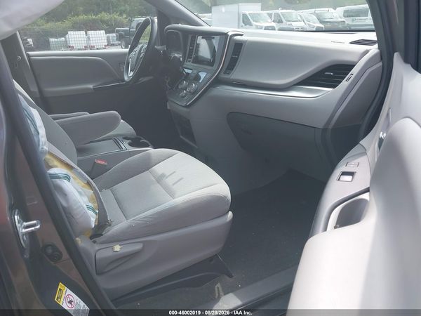 2017 TOYOTA SIENNA LE 8 PASSENGER — I5