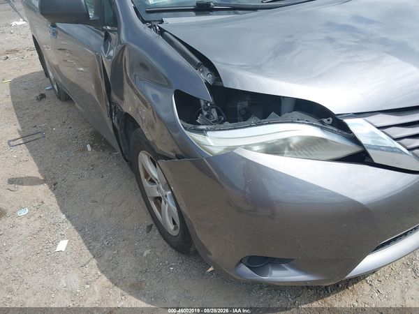 2017 TOYOTA SIENNA LE 8 PASSENGER — I6
