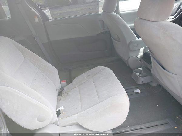 2017 TOYOTA SIENNA LE 8 PASSENGER — I8