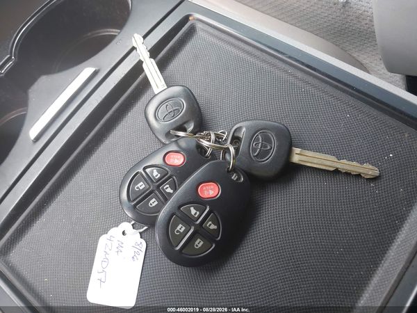 2017 TOYOTA SIENNA LE 8 PASSENGER — I11