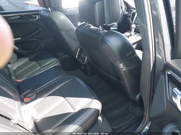 2018 PORSCHE MACAN S — I8