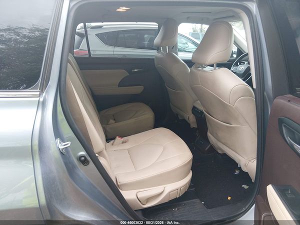 2021 TOYOTA HIGHLANDER XLE — I8