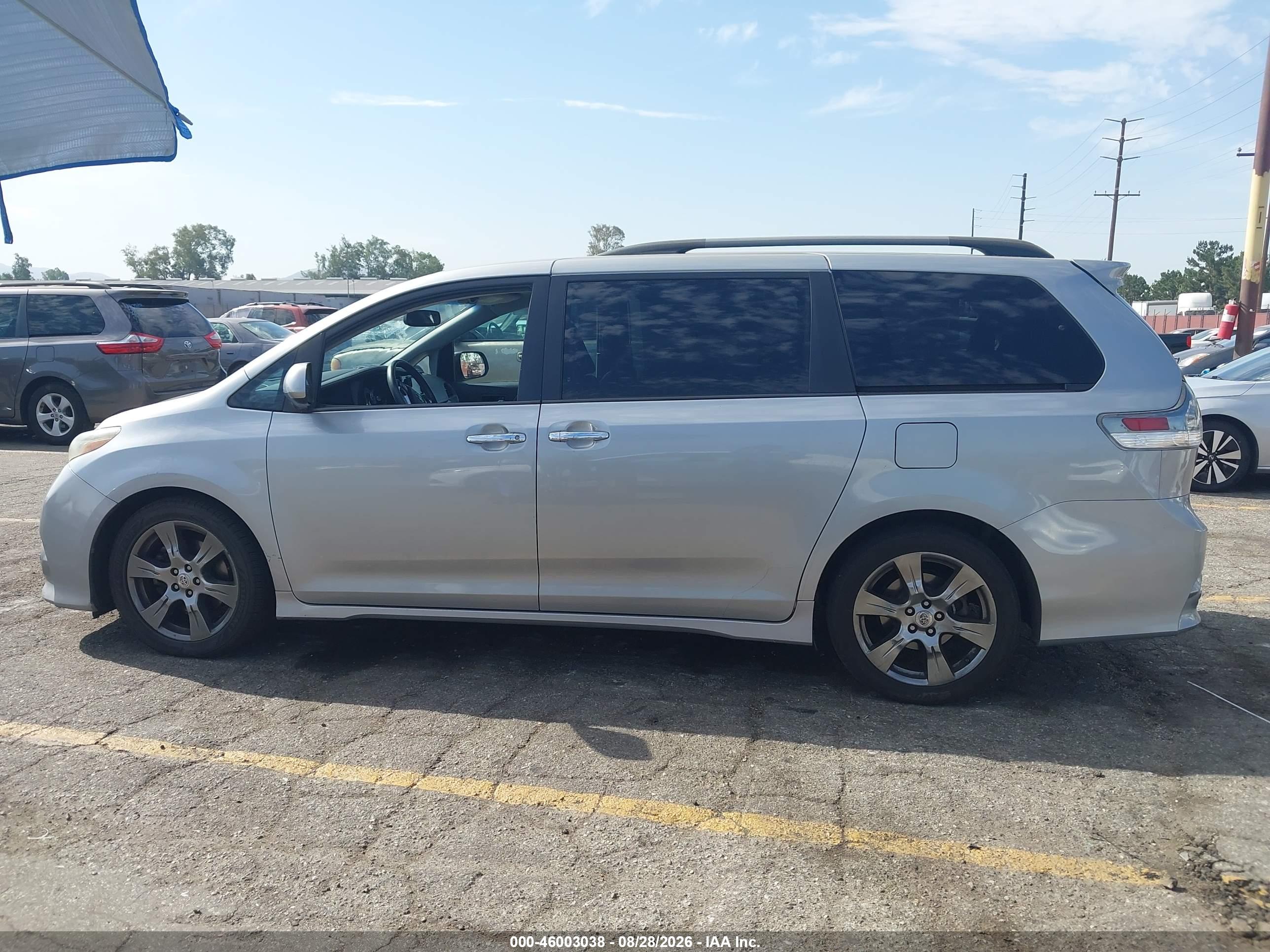 2017 TOYOTA SIENNA SE 8 PASSENGER
