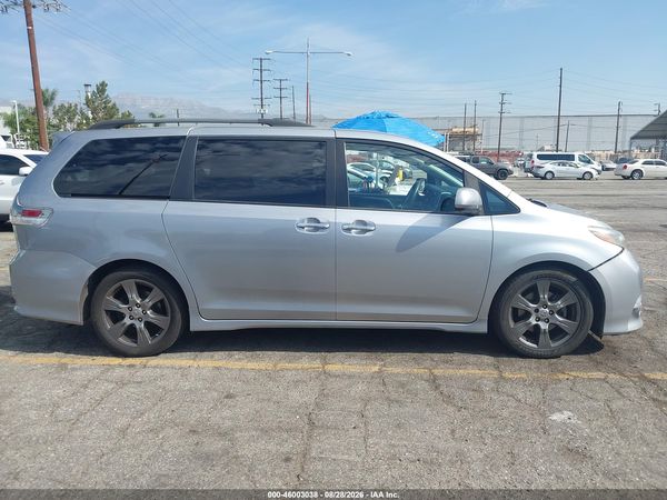 2017 TOYOTA SIENNA SE 8 PASSENGER