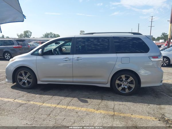 2017 TOYOTA SIENNA