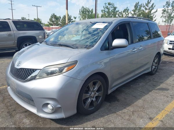 2017 TOYOTA SIENNA SE 8 PASSENGER
