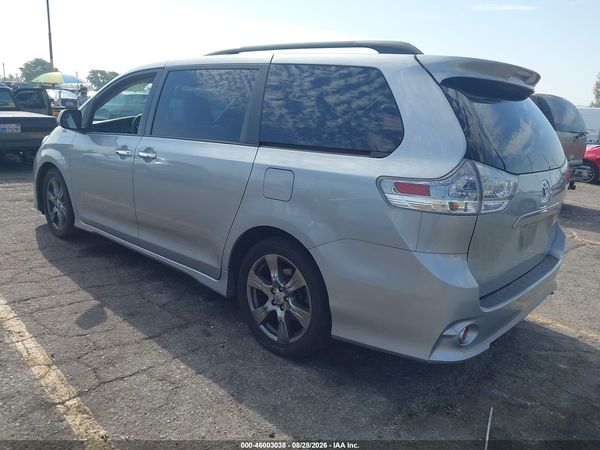 2017 TOYOTA SIENNA SE 8 PASSENGER