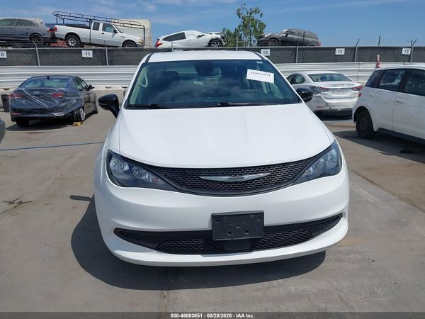 2024 CHRYSLER VOYAGER LX