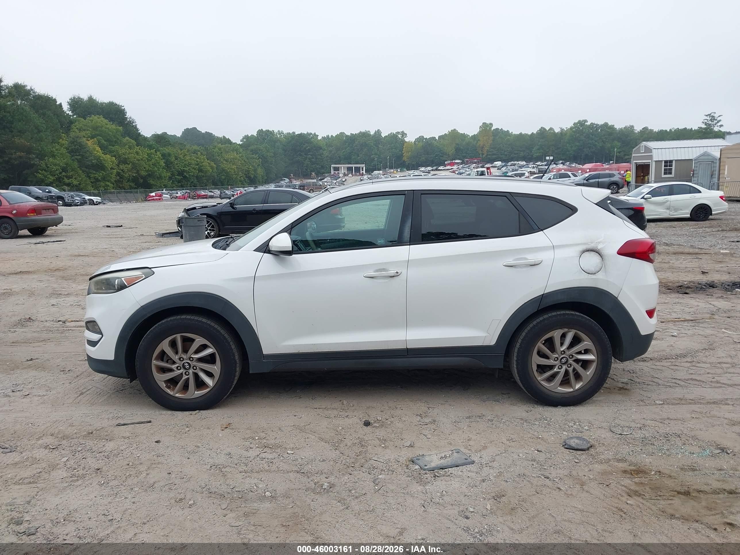 2016 HYUNDAI TUCSON SE