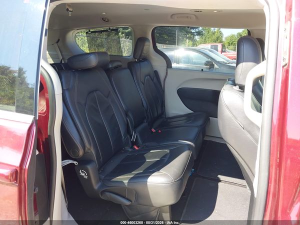 2017 CHRYSLER PACIFICA TOURING-L — I8
