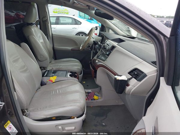 2014 TOYOTA SIENNA XLE V6 8 PASSENGER — I5