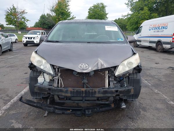 2014 TOYOTA SIENNA XLE V6 8 PASSENGER — I6