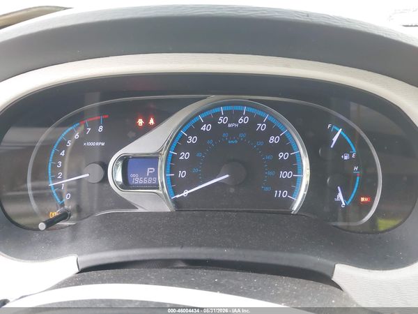 2014 TOYOTA SIENNA XLE V6 8 PASSENGER — I7
