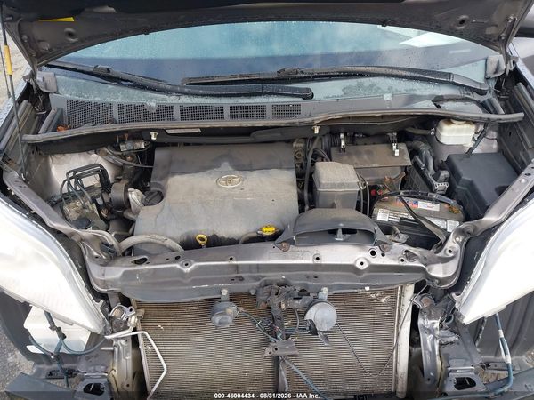 2014 TOYOTA SIENNA XLE V6 8 PASSENGER — I10