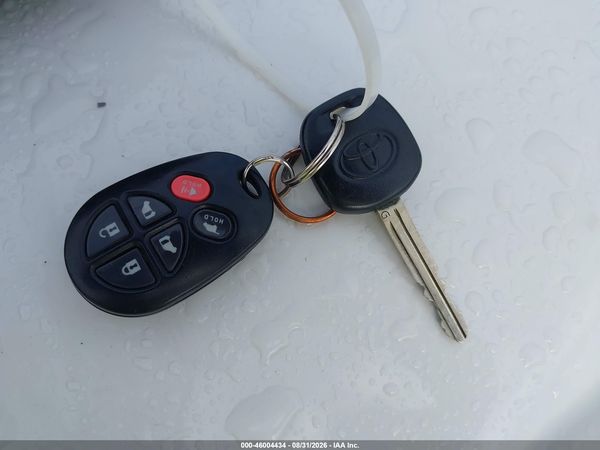 2014 TOYOTA SIENNA XLE V6 8 PASSENGER — I11