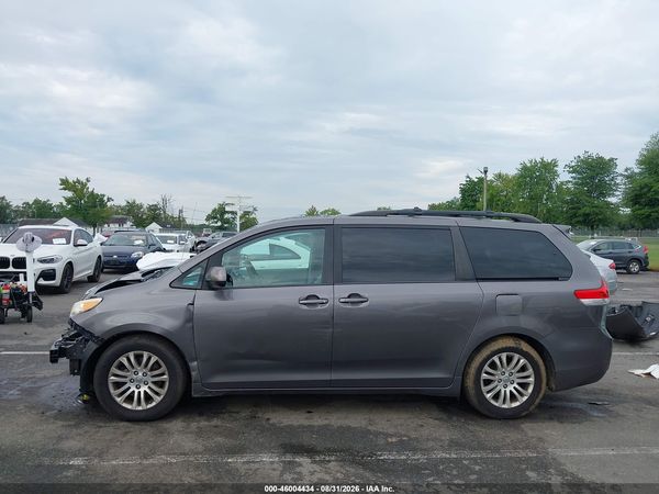 2014 TOYOTA SIENNA XLE V6 8 PASSENGER — I117